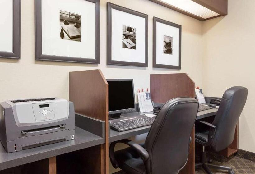 فندق Ramada By Wyndham Weyburn