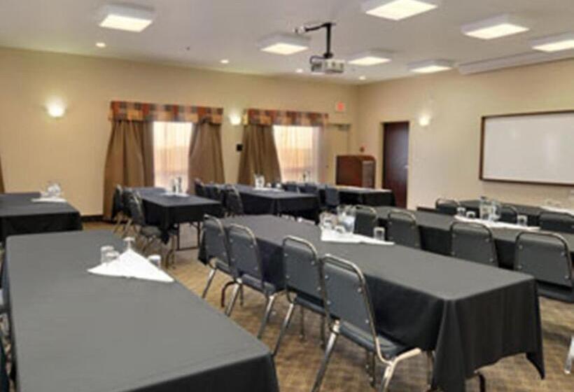 فندق Ramada By Wyndham Weyburn