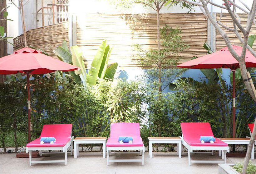 Отель The Frangipani Living Arts Palace