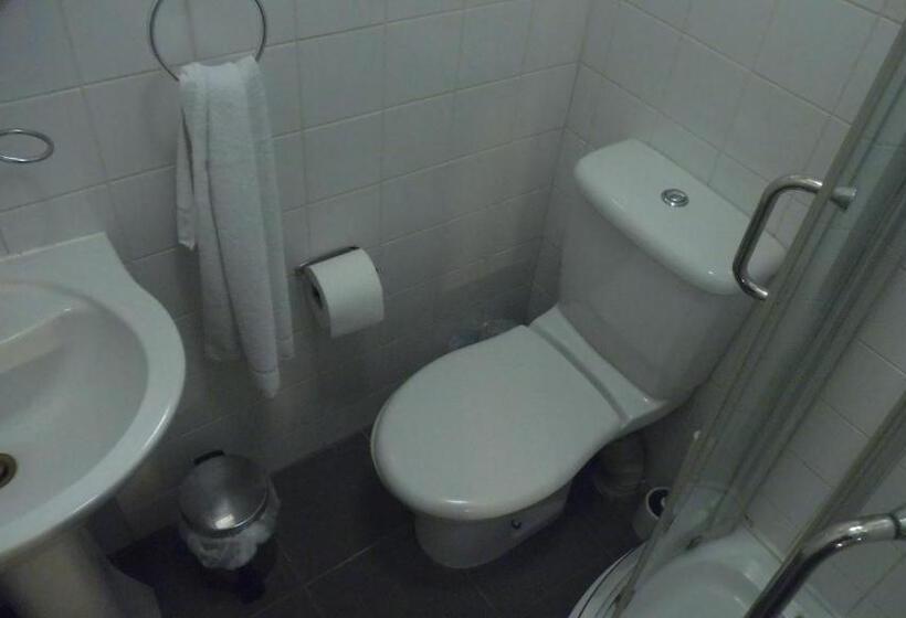 פונדק Arran House