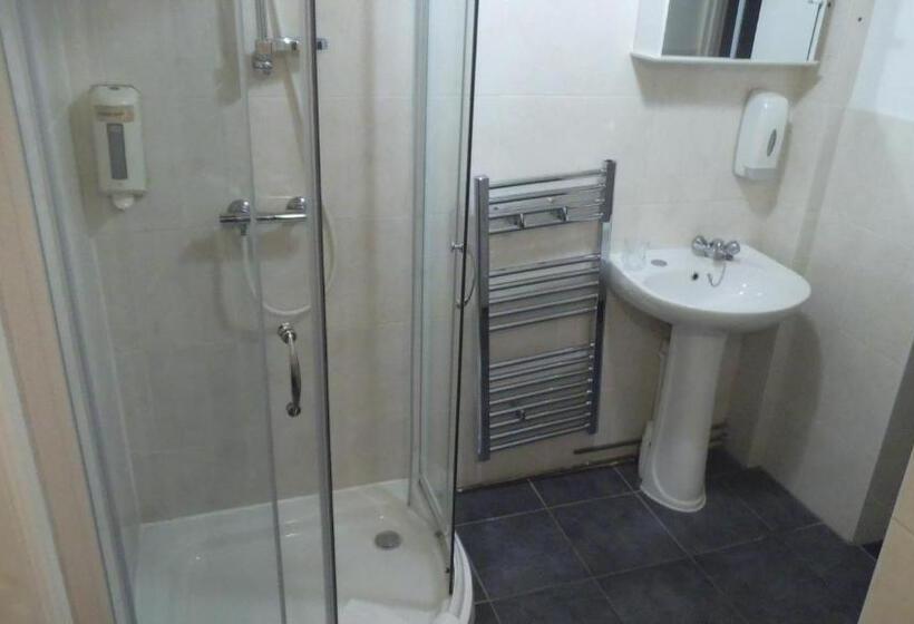 פונדק Arran House