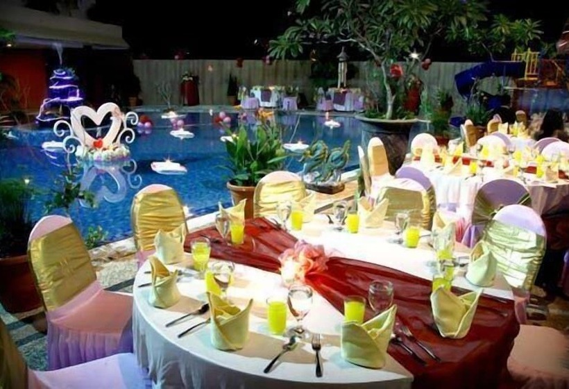 هتل Grand Tiga Mustika