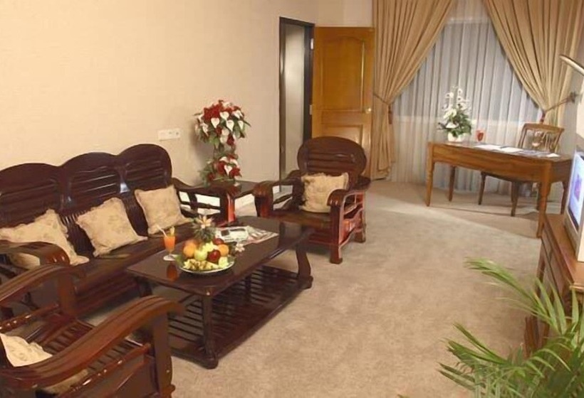 هتل Grand Tiga Mustika