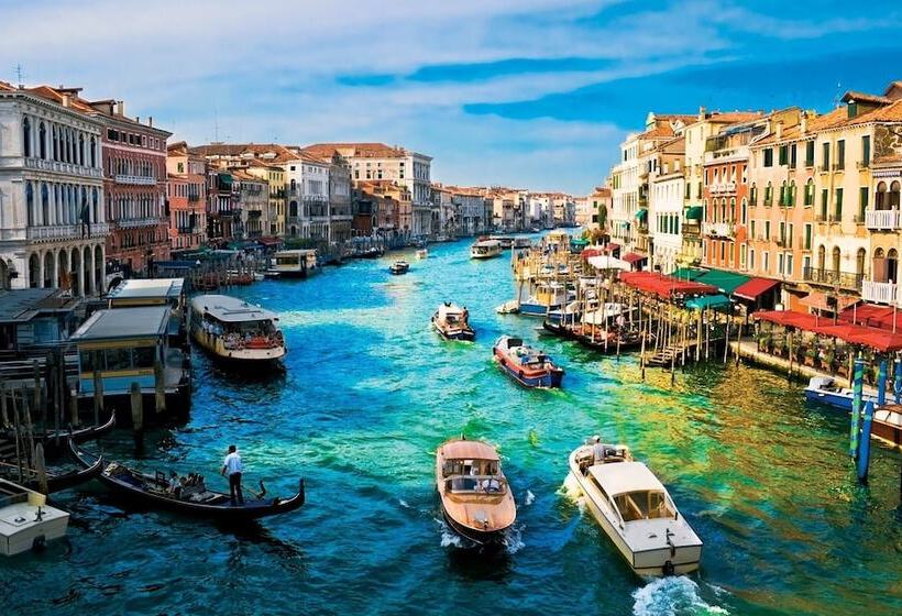 هتل Nuova Aurora Venice