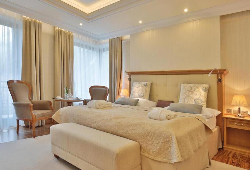 Retro Riverside Wellness Resort