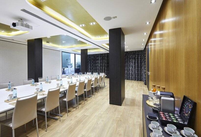 Отель Vincci Gala