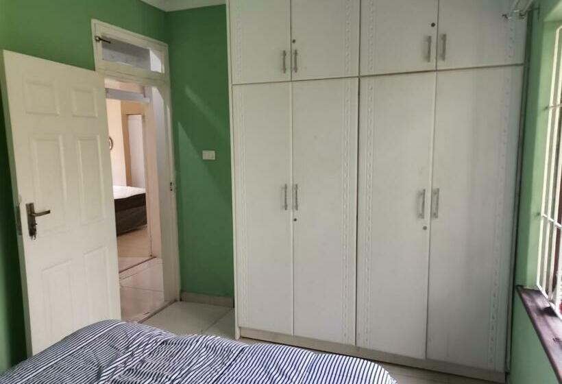 Albergue Jackies Guest House