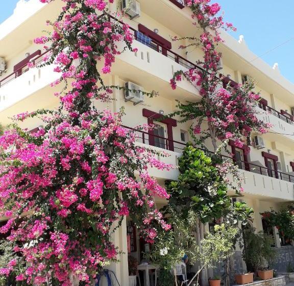 هتل Knossos