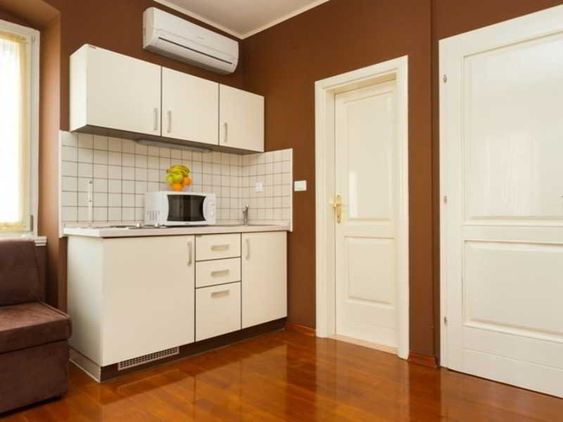 هتل روستایی Split By Apartments