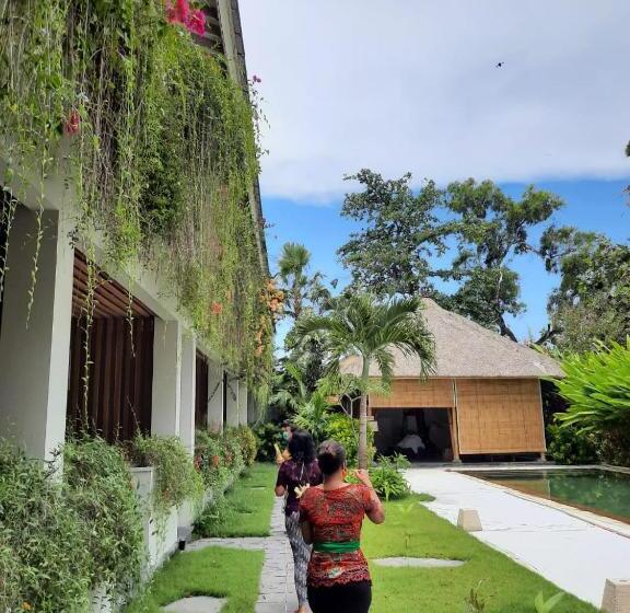 هتل The Open House Jimbaran Bali