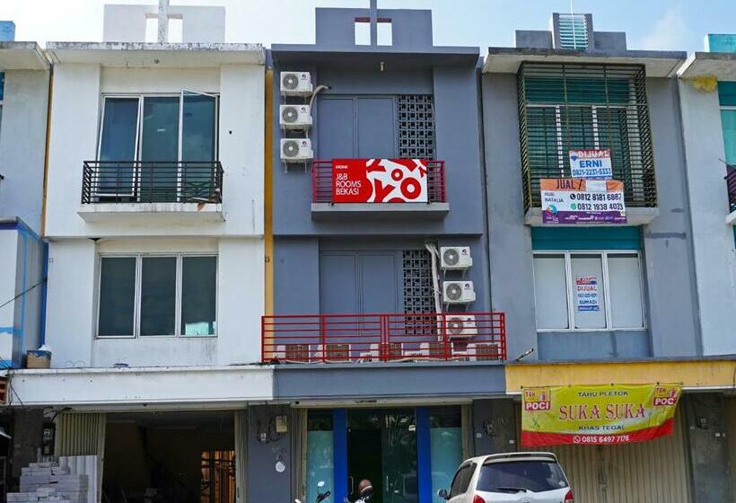 Отель Oyo 90848 J&b Rooms Bekasi