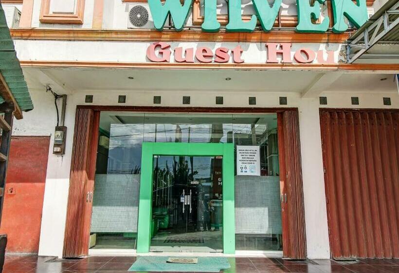 ホテル Reddoorz At Jalan Emmy Saelan Palu