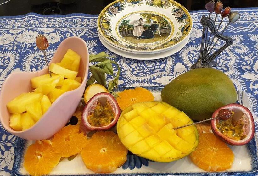 住宿加早餐  Marie La Fée Endormie,  Breizh Buffet  & Balnéo