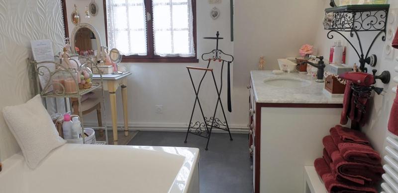 住宿加早餐  Marie La Fée Endormie,  Breizh Buffet  & Balnéo