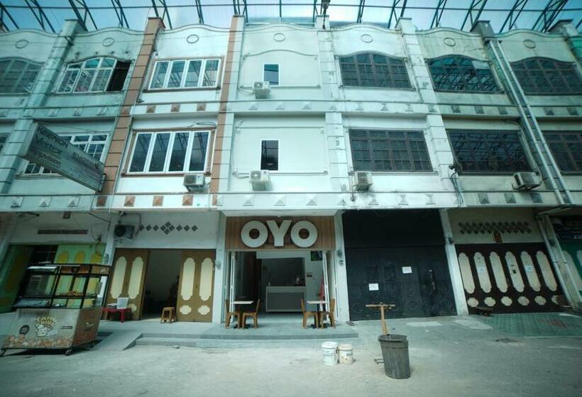 هتل Oyo 90830 Multatuli Guest House