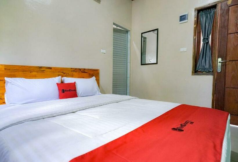 فندق Reddoorz Syariah Near Bukit Teletubbies Padangsidempuan