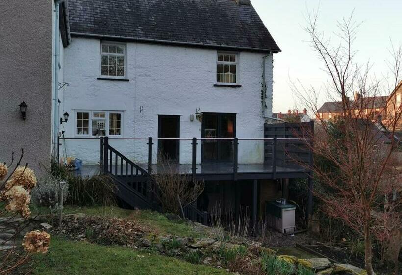 Bed and Breakfast Rooms By The River At Glan Aber