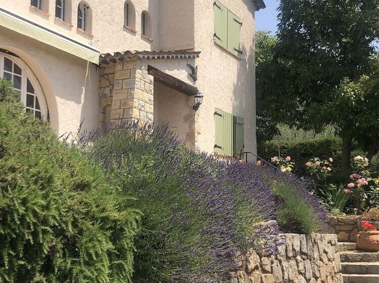 تختخواب و صبحانه Villa Daphné