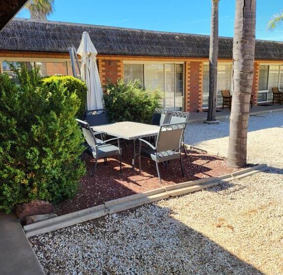 Foundry Palms Motel