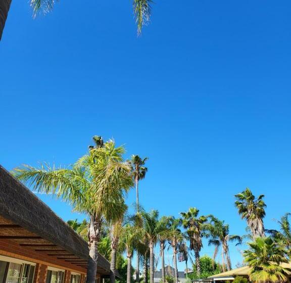 Foundry Palms Motel