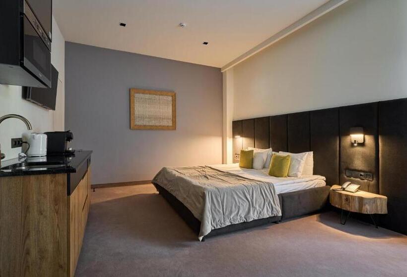 Twins Hotel & Spa