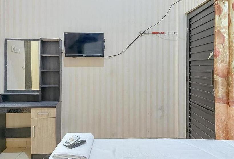 ホテル Icha Homestay Near Terminal Purabaya Madiun