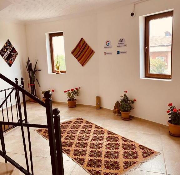 تختخواب و صبحانه Aysultan Stone House