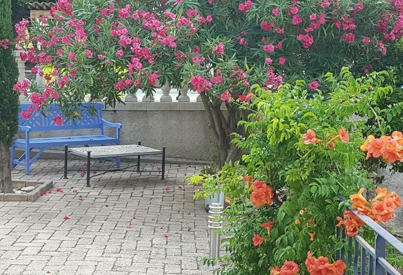 تختخواب و صبحانه Le Mas Des Hibiscus
