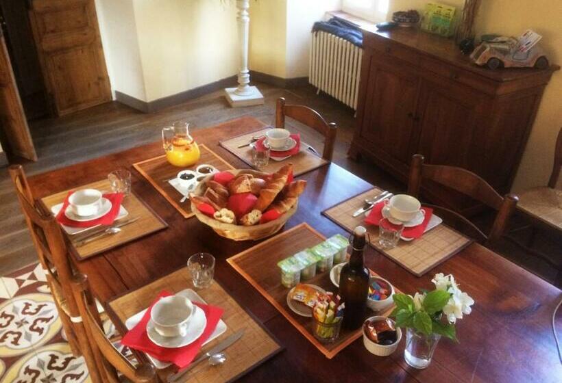 ベッドアンドブレックファースト Le Village Hôtes