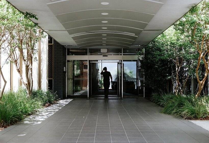 هتل Canberra Accommodation Centre