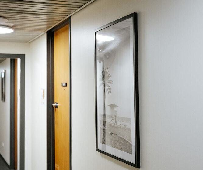 هتل Canberra Accommodation Centre