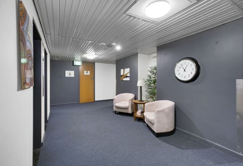 هتل Canberra Accommodation Centre