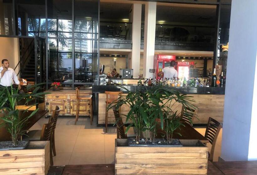 هتل Studio Particular Em