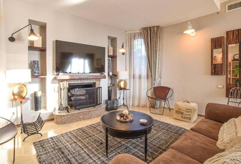 پانسیون Villa Domus Petraianca