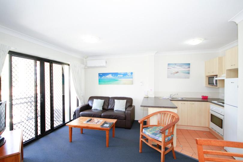 בית מלון כפרי Island Beach Resort