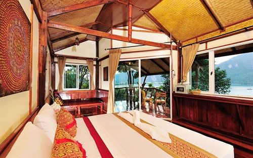 هتل Phuphaya Seaview Resort  Adults Only