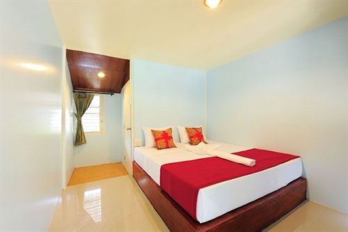 هتل Phuphaya Seaview Resort  Adults Only