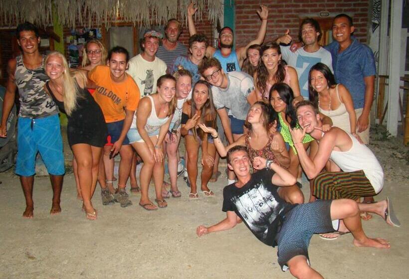 هاستل Iguana Beach House