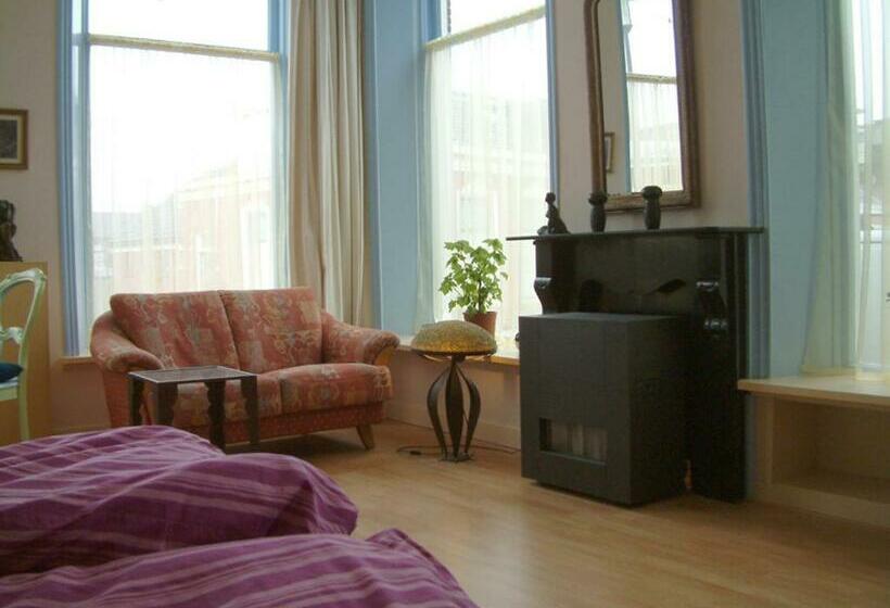 Bed and Breakfast Bij De Kunstenaars