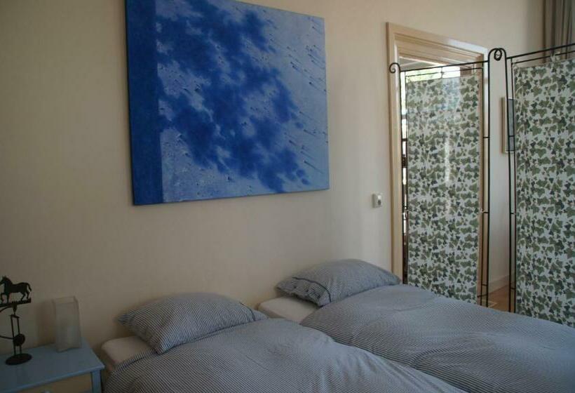 Bed and Breakfast Bij De Kunstenaars