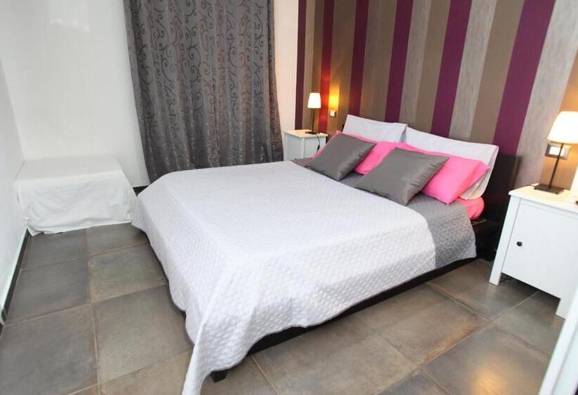 Golden Mile B&b
