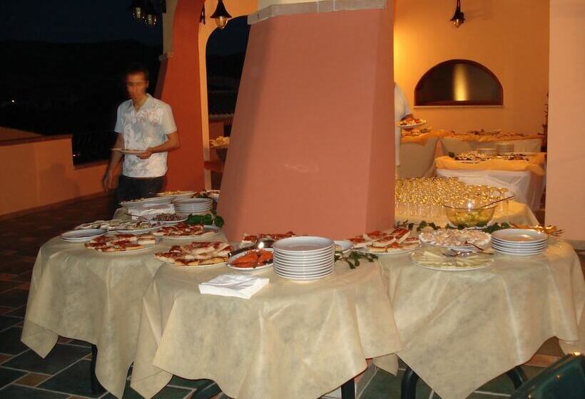 فندق Li Troni