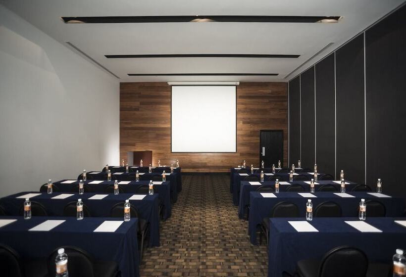 ホテル Fiesta Inn Merida