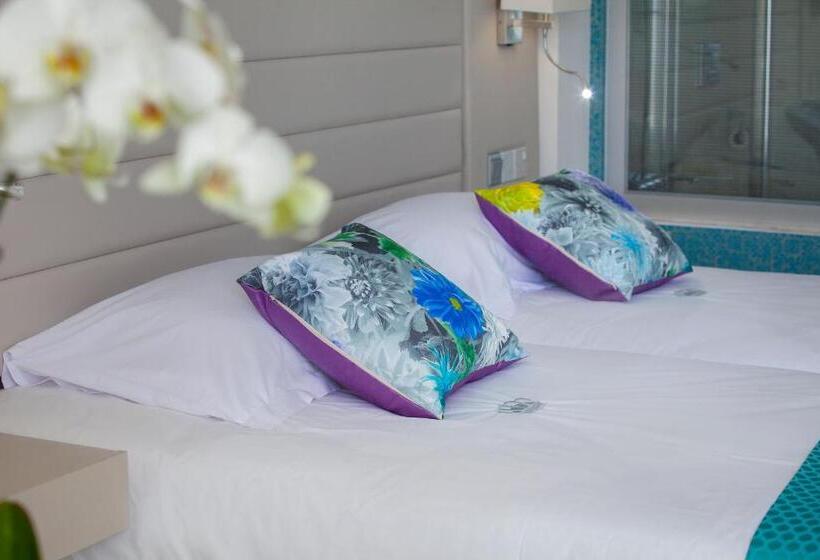 King Evelthon Beach Hotel & Resort