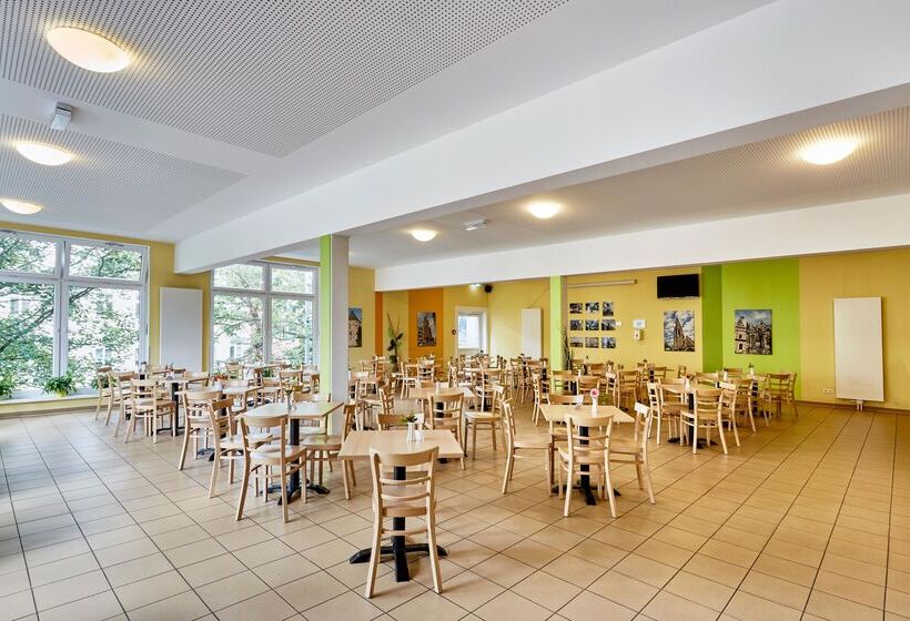 هتل a&o Aachen Hauptbahnhof