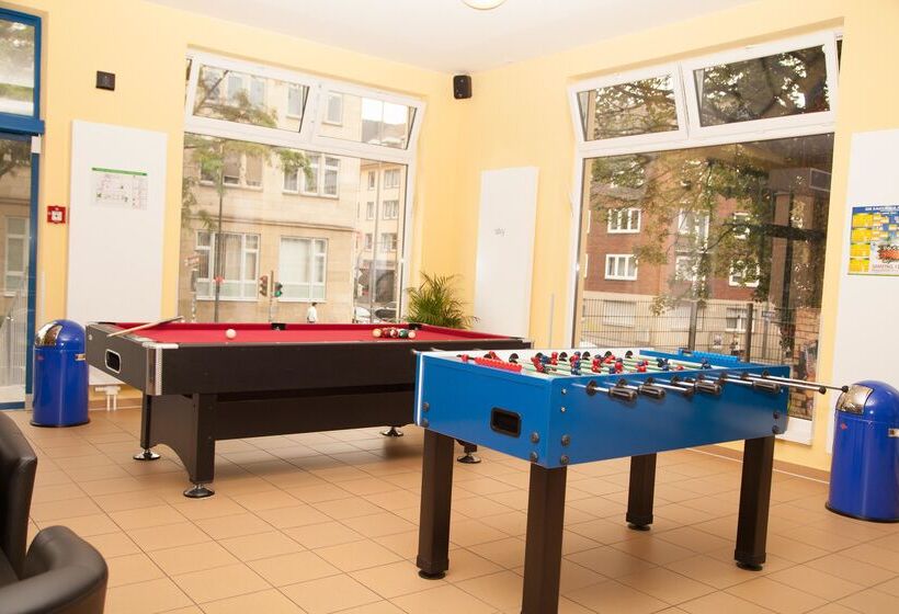 هتل a&o Aachen Hauptbahnhof