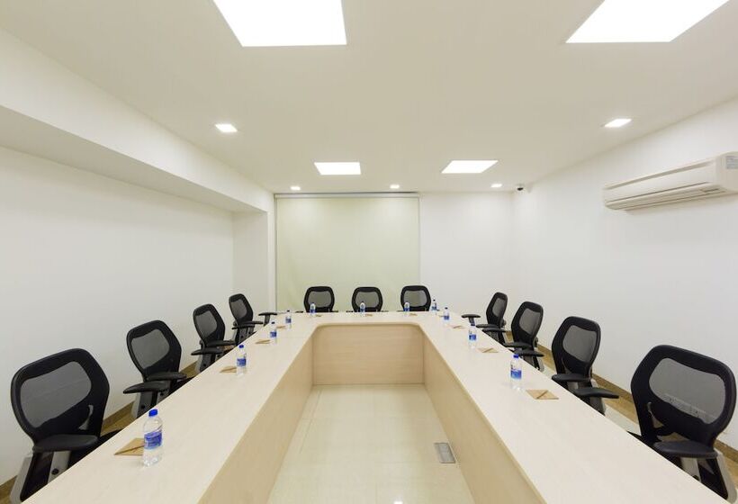 בית מלון כפרי Ginger Noida City Center