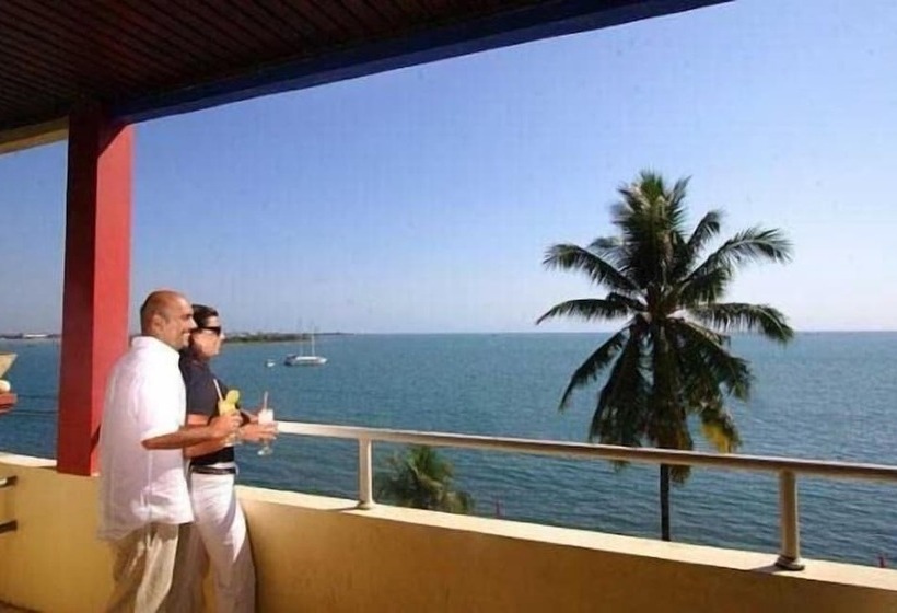 هتل Losari Beach Inn