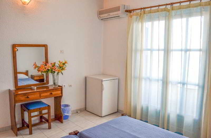 هتل Mikes Apartments