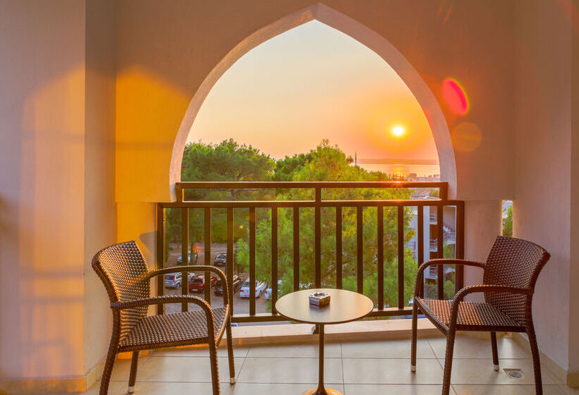هتل Ramada Resort By Wyndham Akbuk  All Inclusive